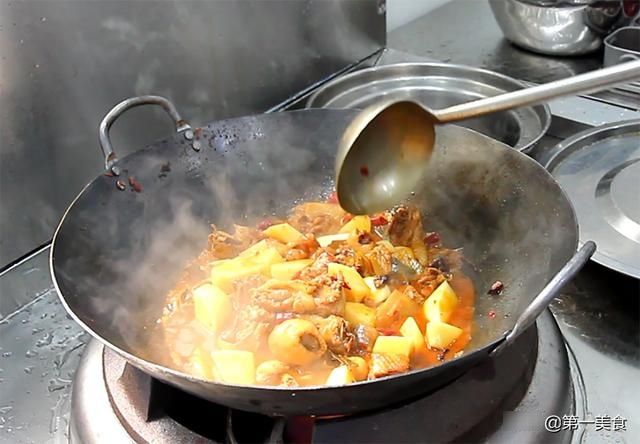 十三香|难怪饭店的大盘鸡那么好吃，原来不用焯水，香辣鲜嫩，色香味俱全
