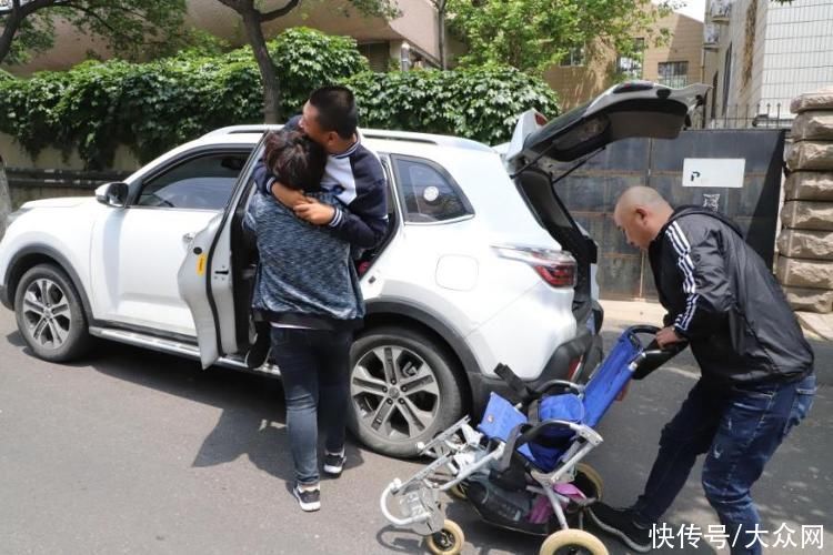 孩子|18年陪伴，撑起脑瘫孩子读书梦