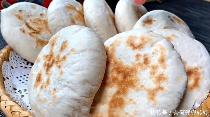 这才是烧饼最地道的做法，简单一烙，个个空心，学会不用出去买了