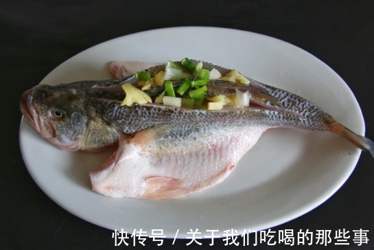 味极鲜酱油|无论鱼肉怎么做，别用盐和料酒，教你一招，鱼肉鲜嫩美味，没腥味
