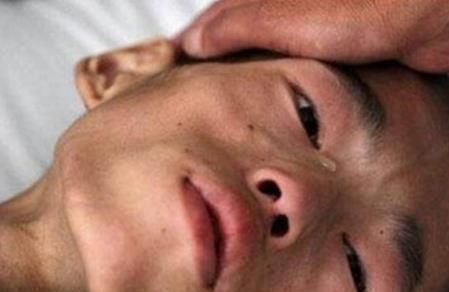 医生|23岁小伙子患癌症,医生经常吃此物,对身体危害很大