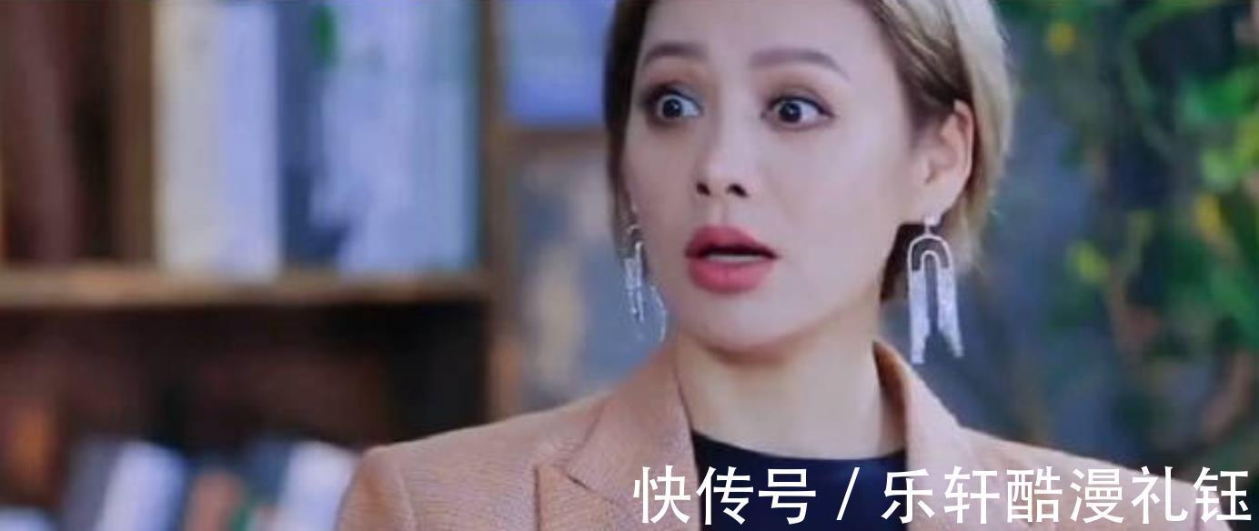 花儿与少年|《中餐厅5》海报姚安娜独自站后排，颜值普通头比周也大一圈