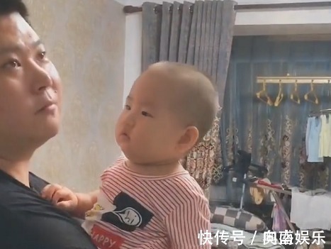 无影手奶爸|“无影手奶爸”抱着娃“偷吃”雪糕火了,娃就说是不是玩不起