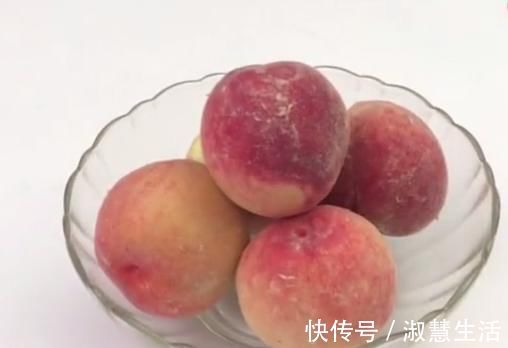 妙招|吃了30年桃子才知道,往水中加点它,让桃毛自动掉下来