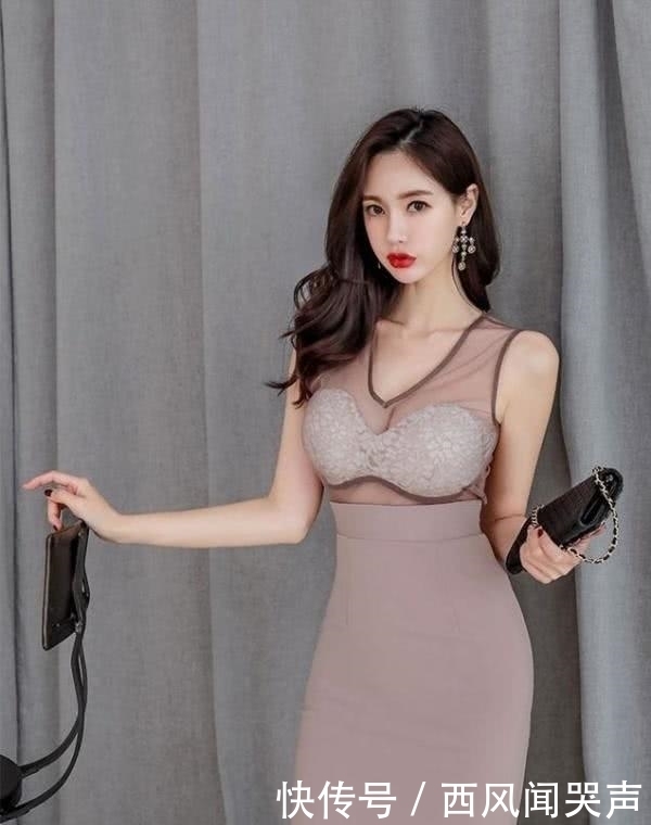 魅力|气质丰韵的深V连衣裙,一件好的穿搭能让自己一直散发出无限魅力
