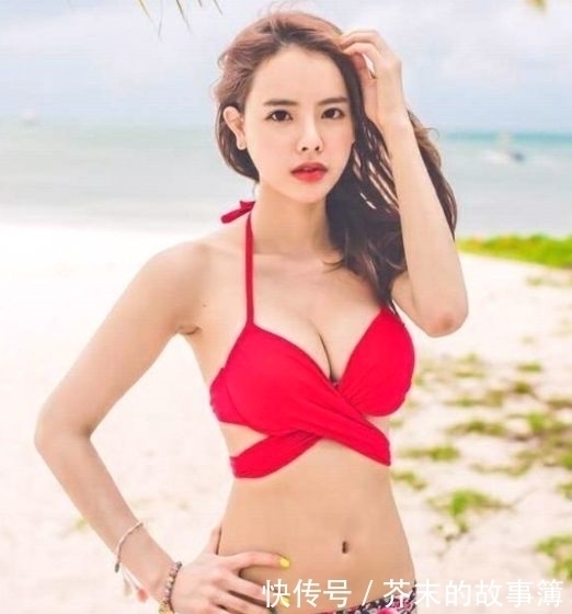 自信漂亮的比基尼泳衣美女,尽显凹凸分明的美姿