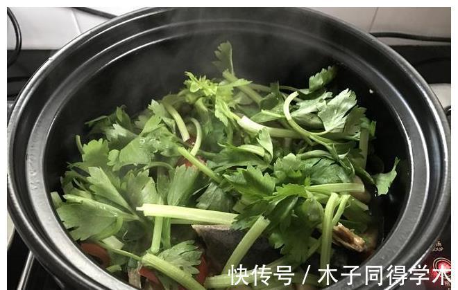 一滴水|鱼头这么做,不加一滴水,比剁椒鱼头还要好吃,真过瘾
