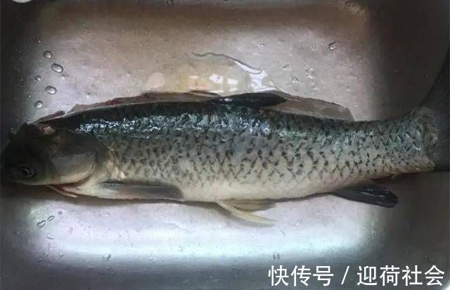 炸酥鱼别再用淀粉和面粉了,用它裹浆,酥鱼外酥里内,很好吃