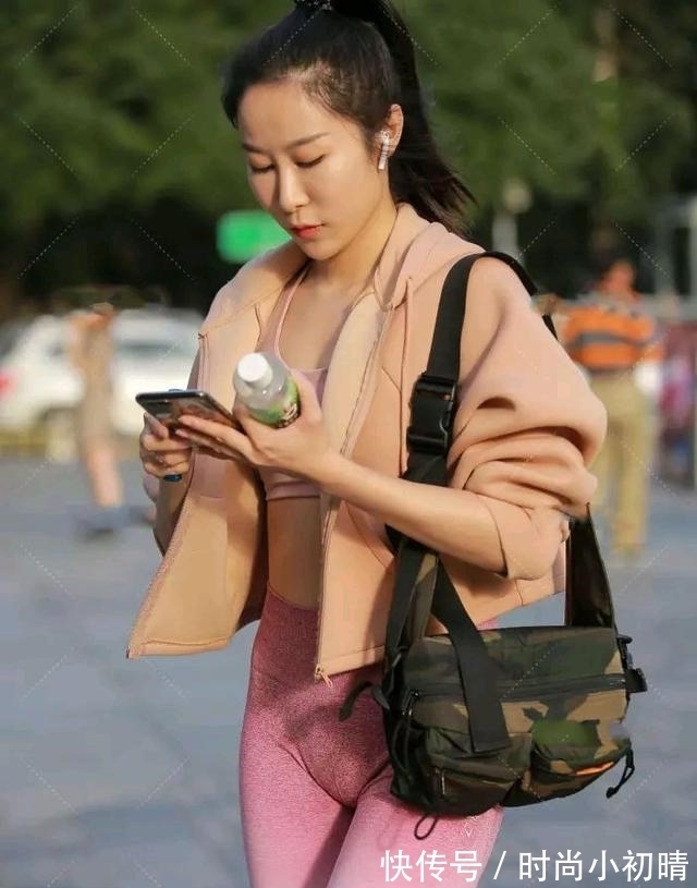 专属|爱美不是年轻女子的专属，辣妈也可以时尚靓丽，还多了一种成熟美