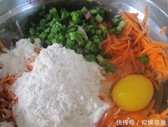 外皮|教你炸萝卜丸子，外皮金黄，内里酥软，再挑食的宝宝也爱吃