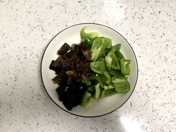 红烧肉|做红烧茄子，不要直接下锅炸，这样做，茄子外焦里嫩还不吸油