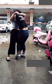 |搞笑GIF:这就是海鲜馄饨呀,就这么一个小虾米呀