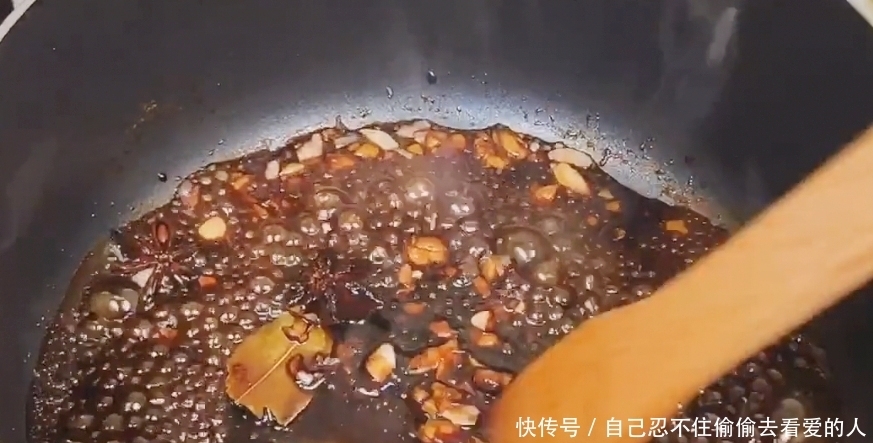 下班晚来不及烧菜,用简单食材做出美味,当菜也能当小吃,好香!