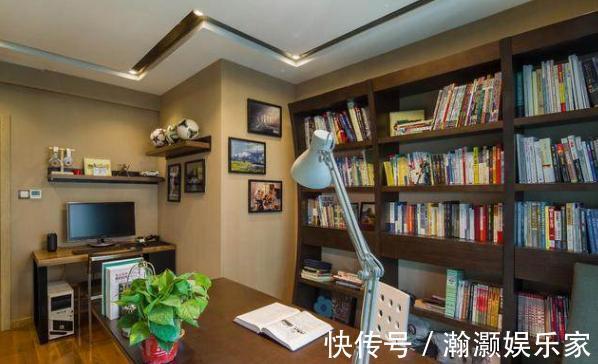 中式|85㎡新中式风装修，玄关就很个性，书柜''藏''着一张床，实用