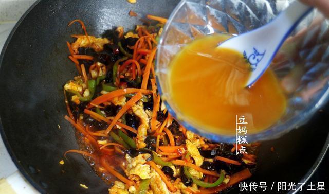 鸡蛋|鸡蛋新吃法,跟这3样一起炒,5分钟上桌,开胃又下饭