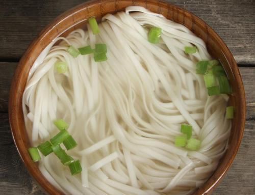 煮面条开水下锅就错了，这才是正确做法，爽滑劲道，没有硬芯