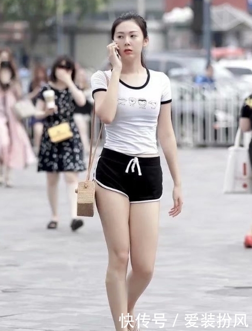 柔美|温文尔雅的紧身打底裤美女,柔美的身材,让人心动不已!