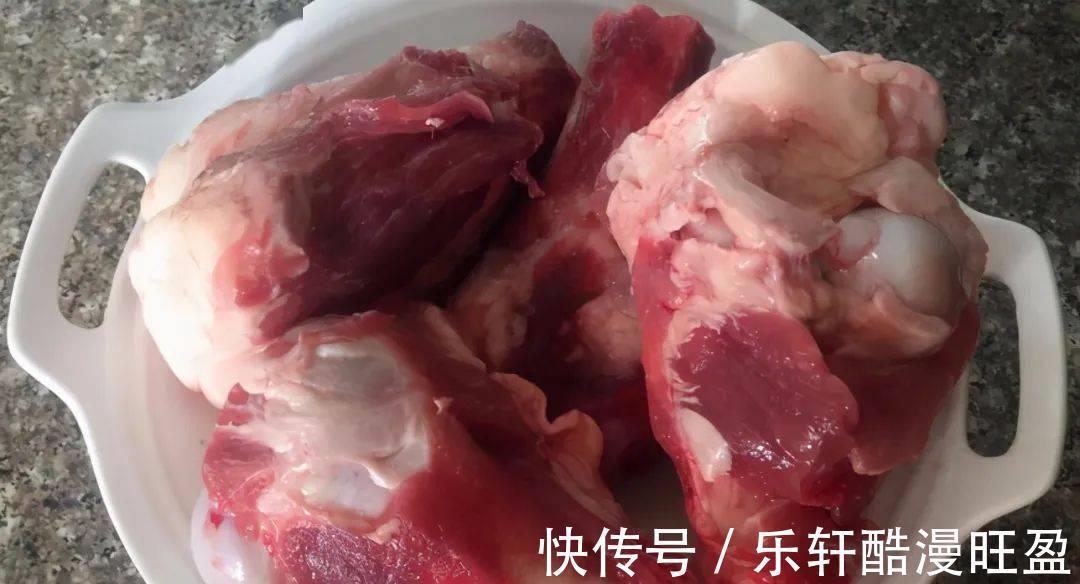 动物性|不管炖什么骨头汤,记住“3步骤2不放”,汤白味鲜,关键还不腥