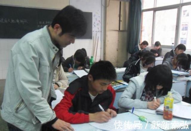 感谢信@“欧阳娜娜”字体火了,看上去稚嫩可爱,老师不建议学生模仿