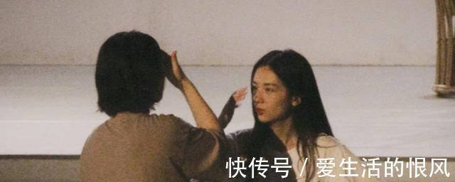 底鞋|當丁真姚安娜和黃曉明同框時，身高差太顯眼，怪不得曉明穿厚底鞋