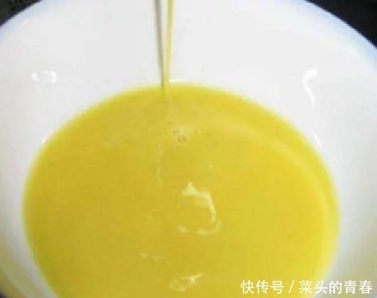 脸上长斑不要慌，巧用维E加生姜，仅需每晚敷下脸7天淡斑没风险