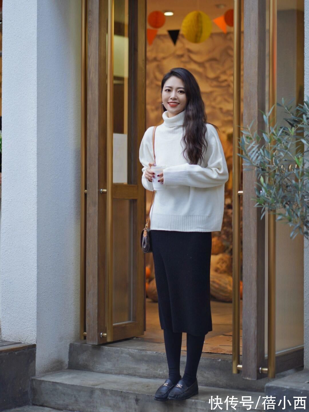 高领 驼色大衣才是当季最in,给你选了4款好看的版型,这么搭简约高级