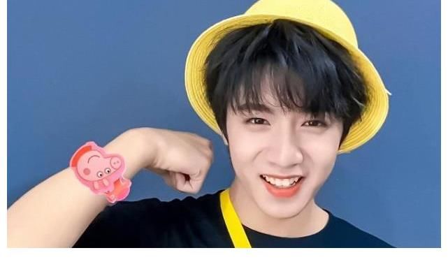 文化|刘耀文迎来外务,公司官宣方式很特别,粉丝没点文化根本看不懂