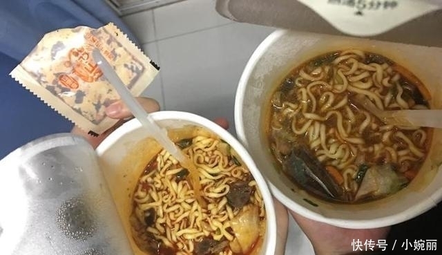 为啥|一模一样的方便面,为啥桶装的那么贵?看过后你一定还要买桶装面