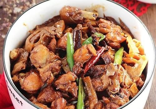 每一口都是那么香那么鲜的年夜饭，一道道端上桌，家人抢着吃！