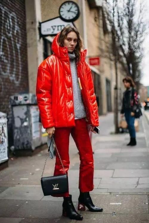 今冬流行的“厚外套＋阔腿裤”，时髦显瘦又保暖，照着穿就很美