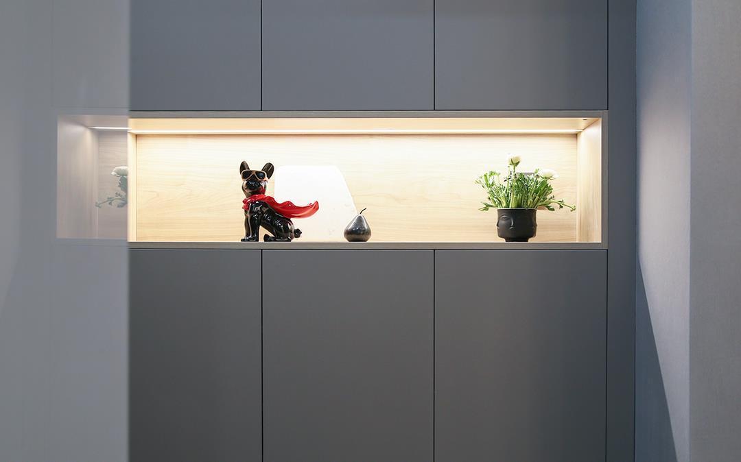 青年|单身女青年的家,客厅选择超大电视机,让客厅瞬间变成影音室