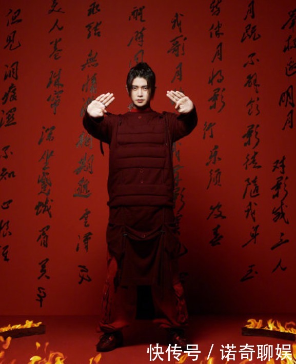 前所未有|任嘉伦新登封面,墨意书法写意大片前所未有,谁还认得出?