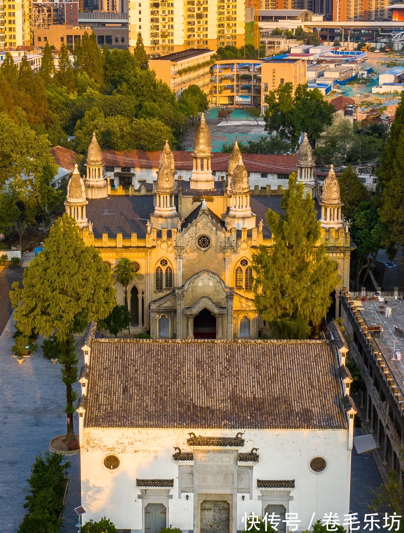 古德寺|武汉古德寺：中国佛寺建筑中的一朵奇葩，可以假装出国的旅拍景点