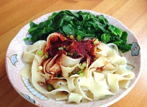 搅拌均匀|做油泼面时,只淋热油可不行,多加这一步,比面馆做的还好吃