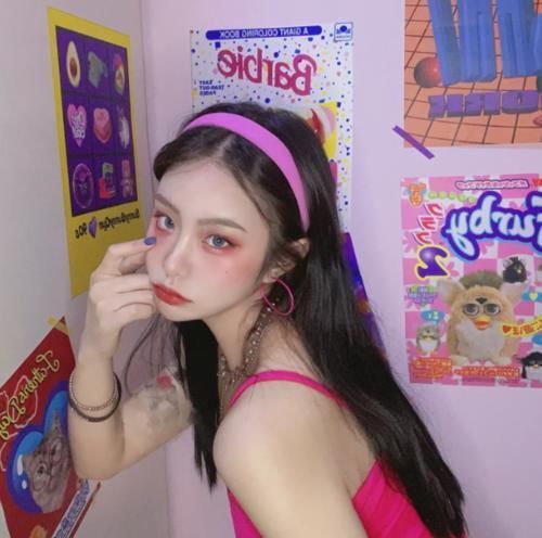 女人|天生“带妆脸”的女人，脸上天生自带的4个特点，连化妆都省了