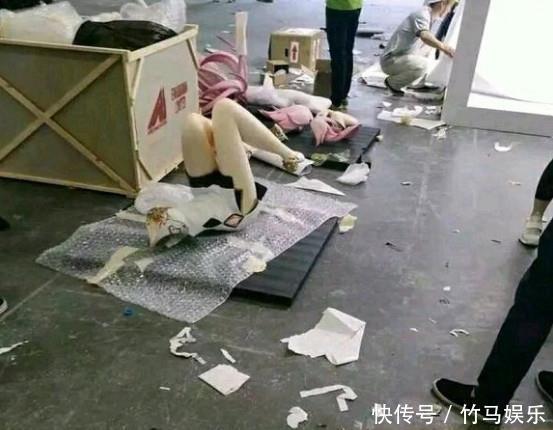 手办|漫展现等比例真人手办,却被熊孩子打碎,网友估计要倾家荡产了