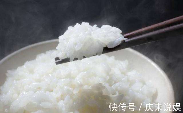 技巧|蒸米饭不要只懂加水,牢记2个技巧,蒸出的米饭更好吃,特别实用