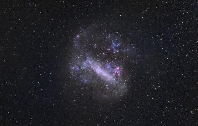 地球上用肉眼能看到4个银河系外星系，最近最亮的我们却看不到