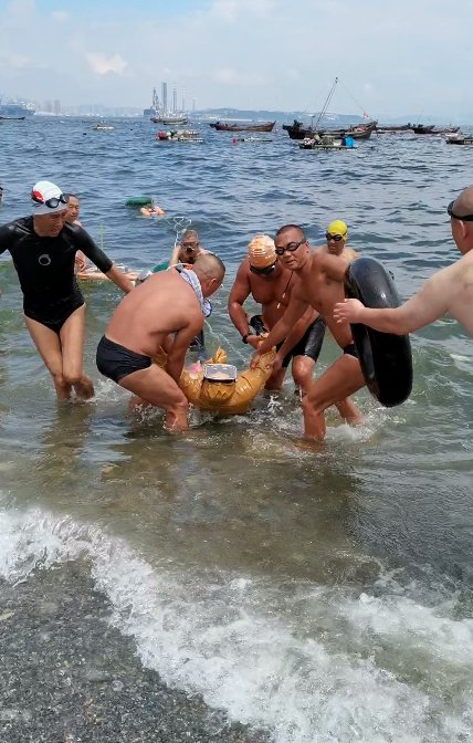 冬泳队|70岁“海碰子”潜水俩小时没上来 打捞上岸后已遇难