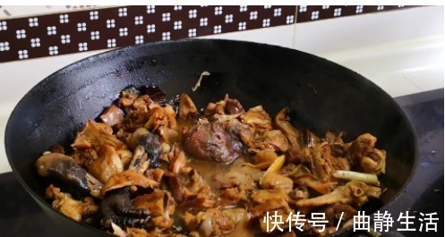 炖鸡时,最忌直接下锅炖,教你一招,鸡肉鲜嫩又入味,营养不流失
