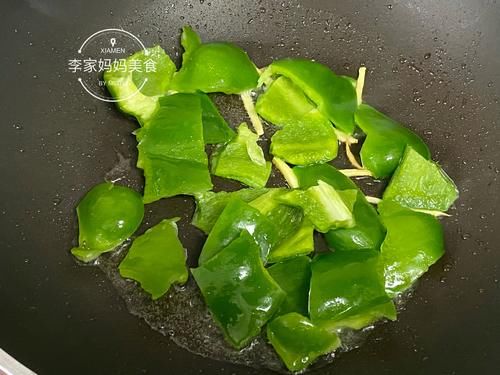  干煸墨鱼，过年必备下酒小菜，又鲜又嫩超好吃，待客家宴少不了