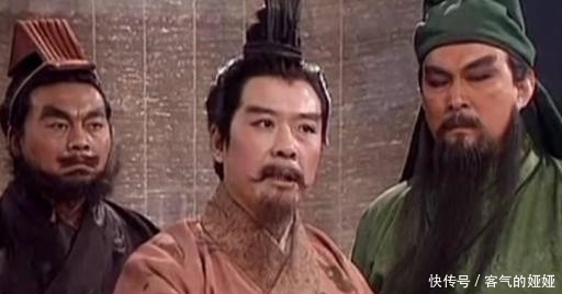 曹操|张飞当阳桥大喊三声谁敢应战，许褚刚要出战却被张辽拉住，为何？
