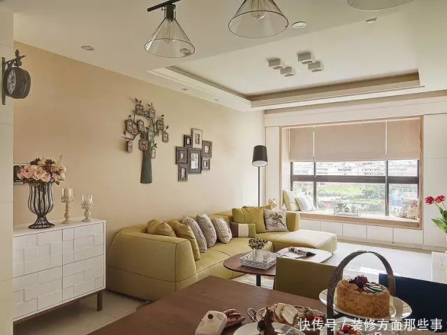 罗马柱|76平欧式二居室,餐厅彩色木质餐厅家具让这个空间更年轻活跃