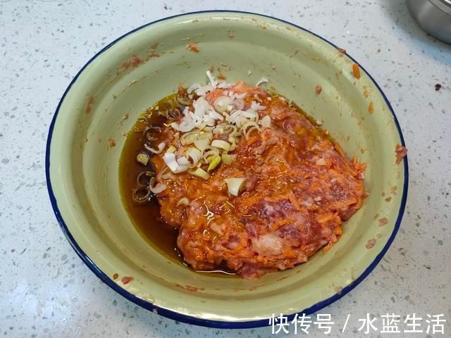 羊肉馅|做羊肉馅饺子，记住“3放2不放”，饺子鲜嫩无膻味，流油又流汁