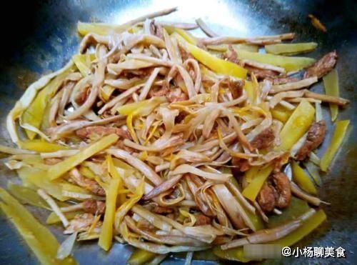 食谱|黄花菜怎么做最营养？黄花菜此做法，特解馋，鲜香四溢，老少皆宜