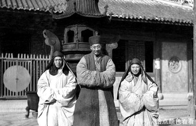 老照片|罕见老照片:犯人被绑在木棍上表情痛苦,川岛芳子与日本养父合影