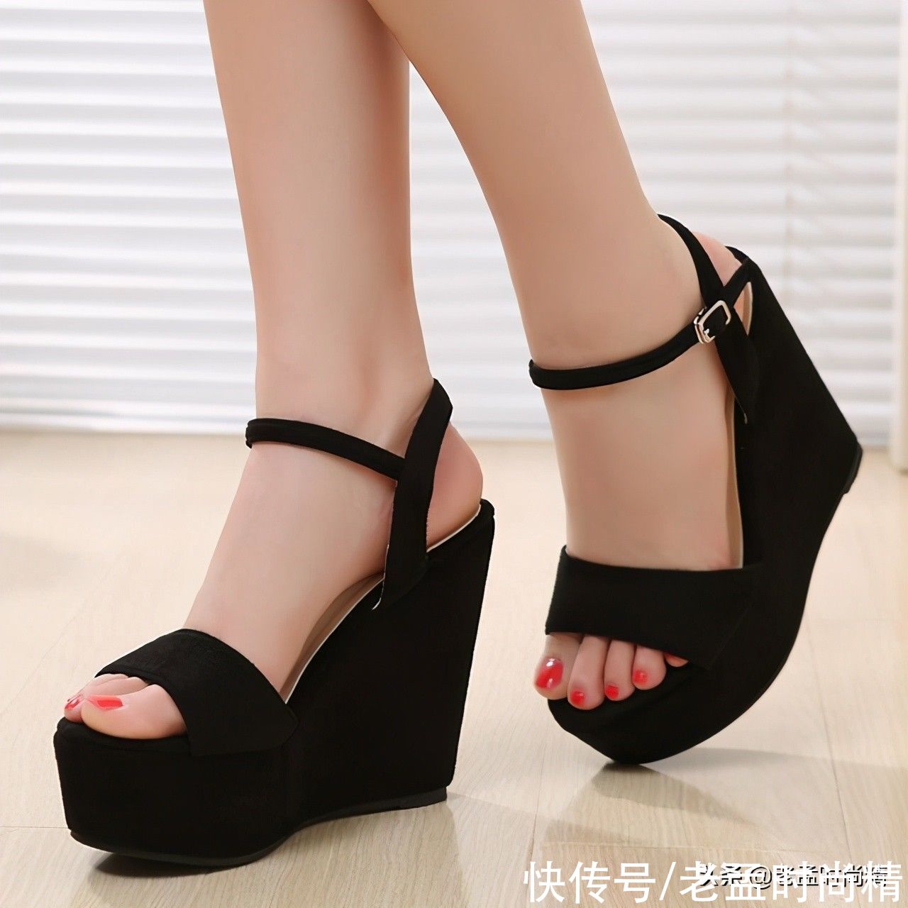 脚趾|今年最流行的鱼嘴凉鞋，露出脚趾，更显腿细脚白