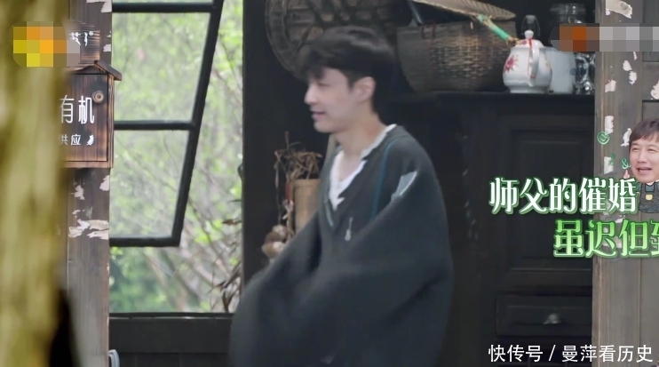 张艺兴 杨紫聊天时直夸张艺兴逗,镜头扫到黄磊表情,像极屏幕前的cp党!