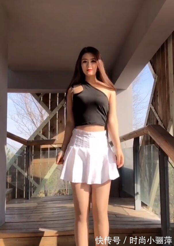 字裙 无懈可击的白色A字裙,随意地装扮也很美