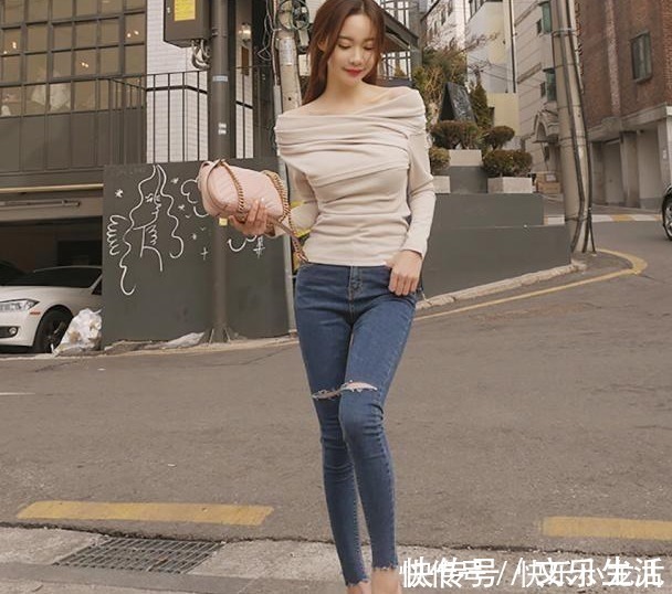 裤型 穿搭牛仔裤独特优雅,充满了美丽的曲线,特别迷人